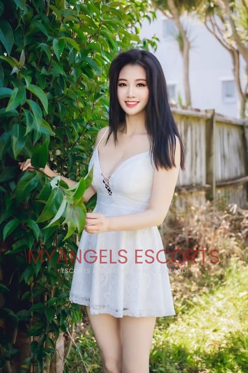 Photo 4 / 9 of Carrie