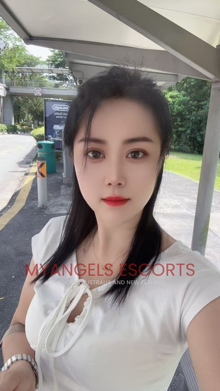 Photo 5 / 7 of Susan