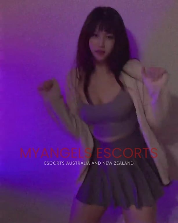 Photo 3 / 5 of Daisy