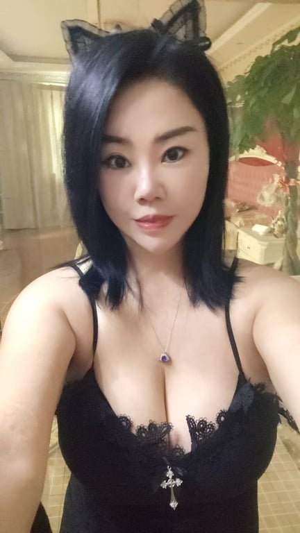 Linda 28-year-old Asian escort in Auckland Royal Oak