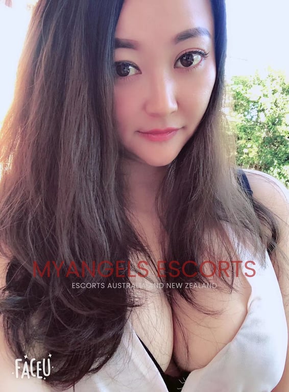 Photo 2 / 4 of Cindy
