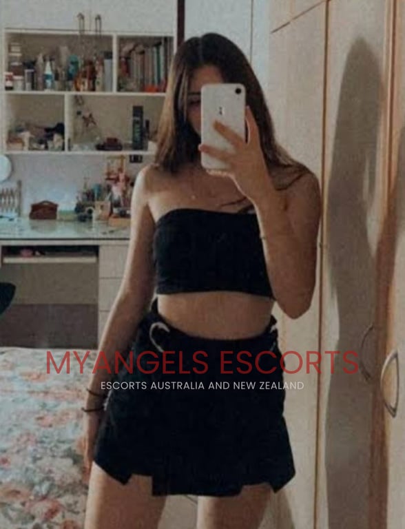 Photo 5 / 5 of Erika