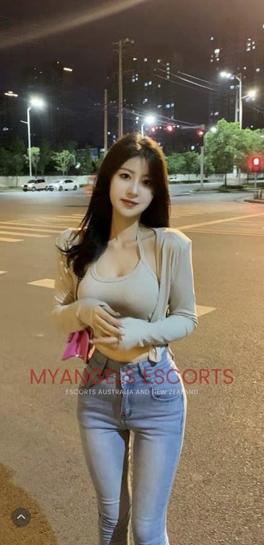 Photo 4 / 4 of Hannah