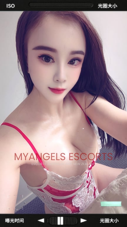 Photo 6 / 9 of Kitty