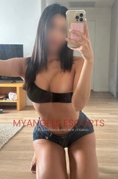 Photo 4 / 5 of Sarah