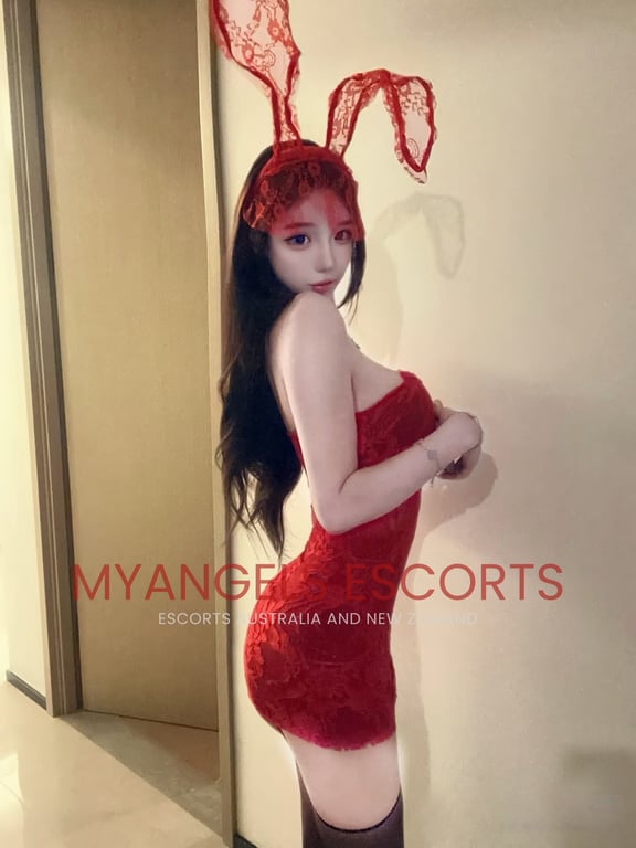 Photo 2 / 3 of Yumi