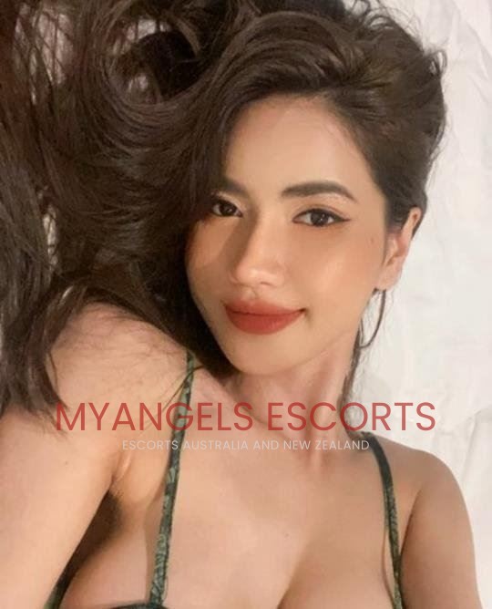 Photo 3 / 4 of Sofia