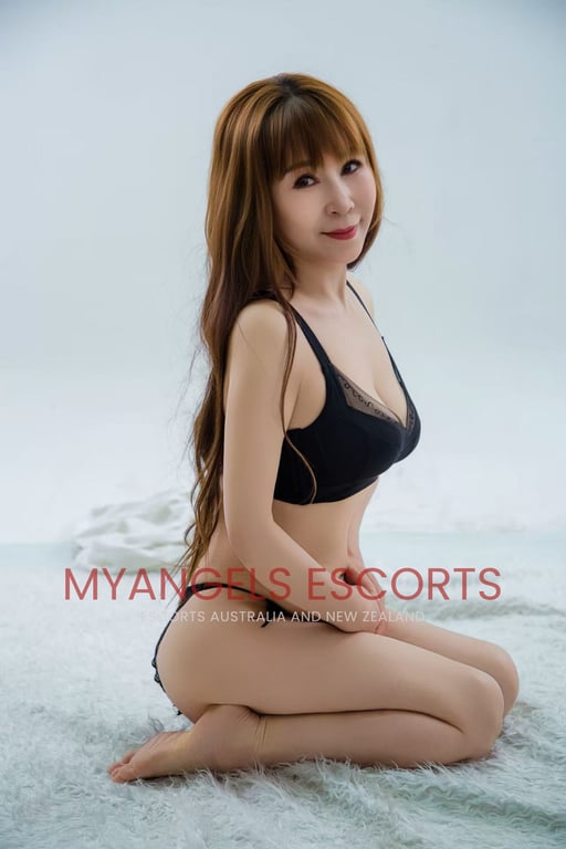 Photo 5 / 5 of MIA