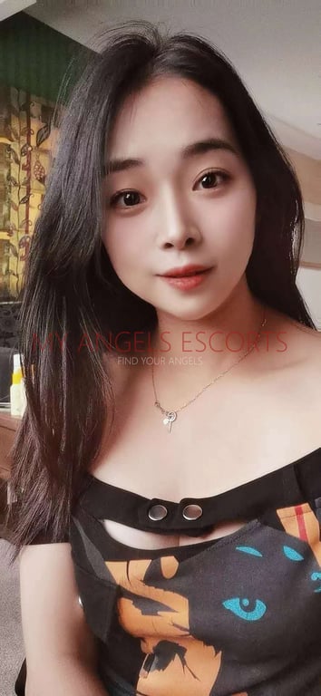 Photo 3 / 6 of Wendy
