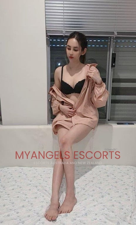 Zoe, 21yo Vietnamese D cup massage specialist in Perth CBD Australia