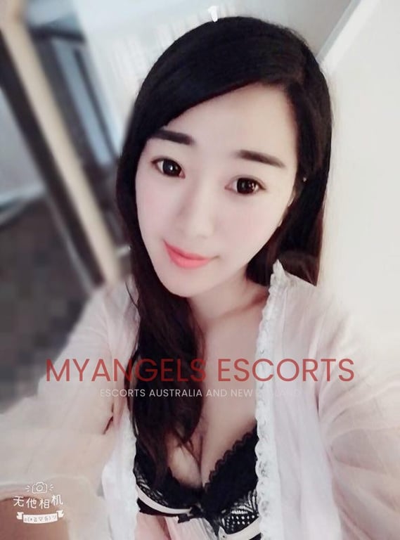 Photo 4 / 7 of Kayoko