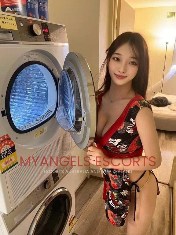 Photo 2 / 5 of Erena