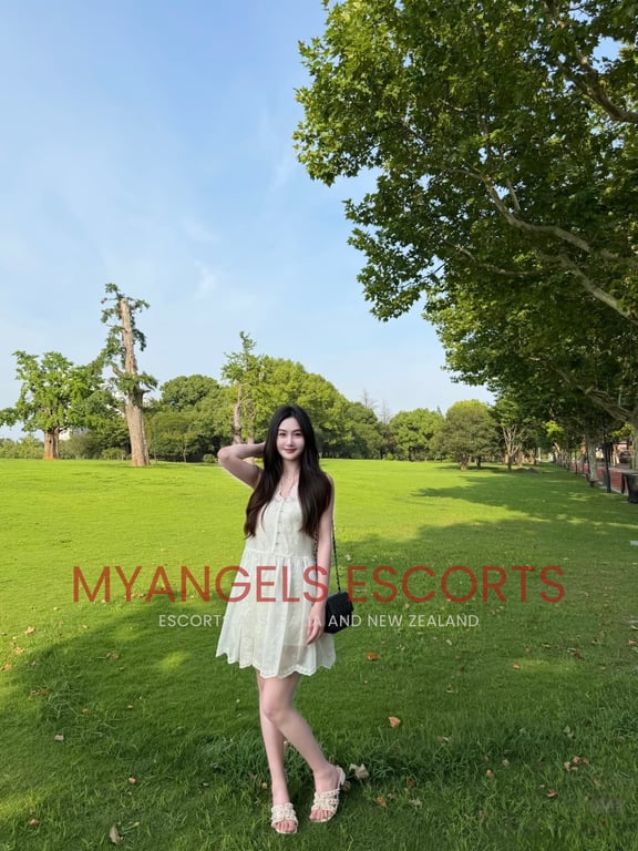 Photo 3 / 6 of Hazel