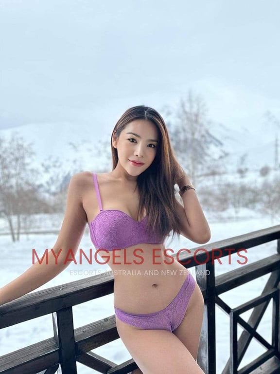 Photo 3 / 5 of Veeda