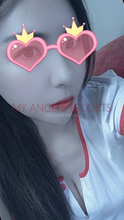 Photo 3 / 9 of Joanna