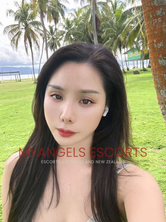 Photo 2 / 3 of Michelle