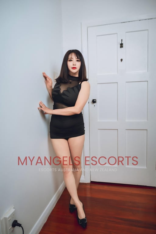 46-year-old Asian Minna, D cup escort in Auckland Mount Roskill area