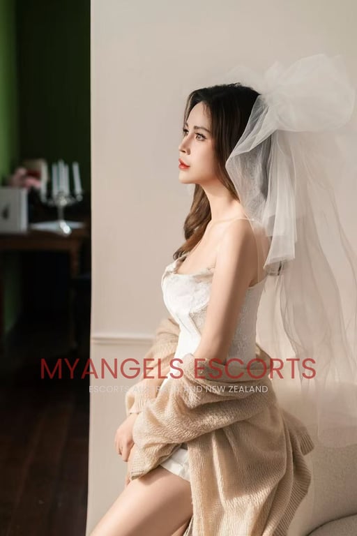 Photo 3 / 6 of Nancy  Lucy