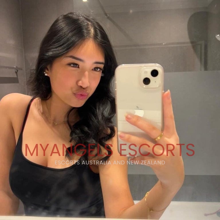 Photo 3 / 4 of Jenny