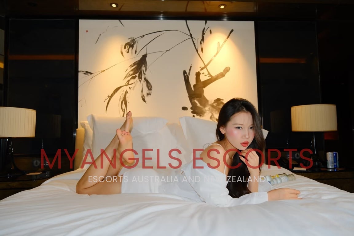 Sarah 25-year-old Asian escort in Napier New Zealand