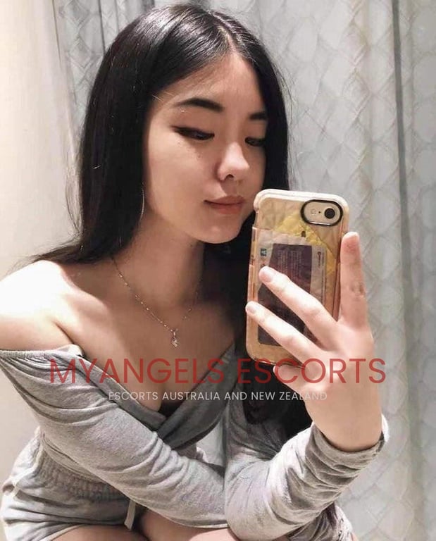 Photo 3 / 4 of Sasha