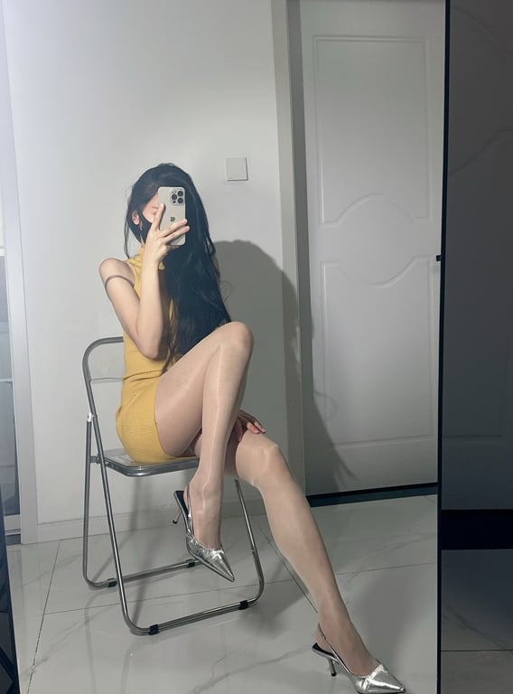Profile of Elisa, 24 year old Indonesian from Box Hill, Melbourne Escort