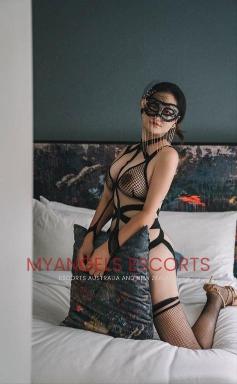 Photo 3 / 5 of Carina