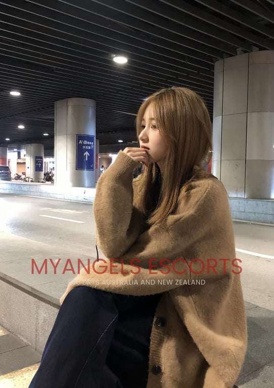 Photo 9 / 9 of Alice