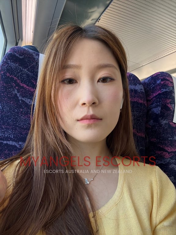 Photo 3 / 3 of Emily
