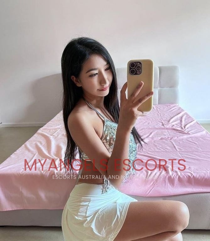 Photo 5 / 5 of Verena