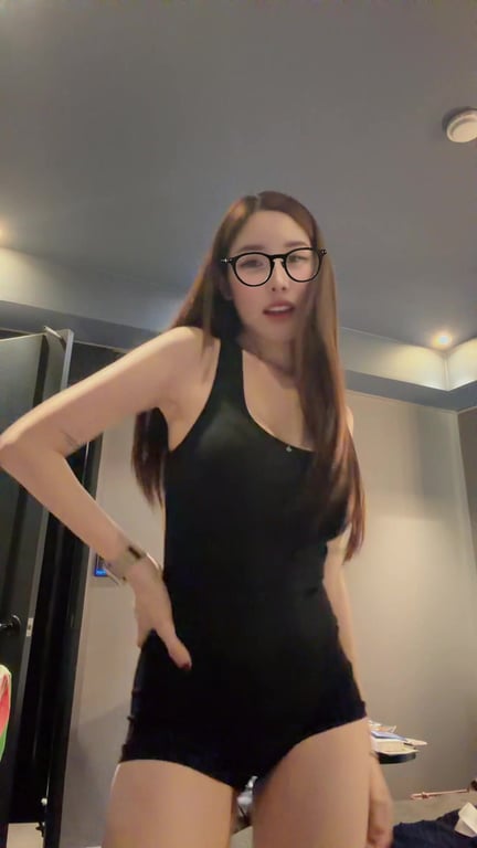 Lucy, 23, Asian C-cup escort in Sydney Elizabeth Bay, Australia