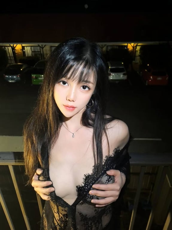 Sienna 21-year-old Asian escort in Sydney Australia