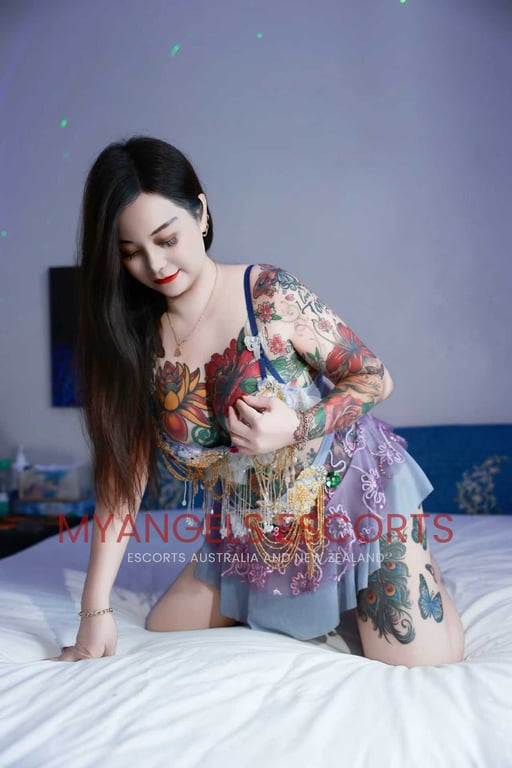 Photo 9 / 9 of Betty