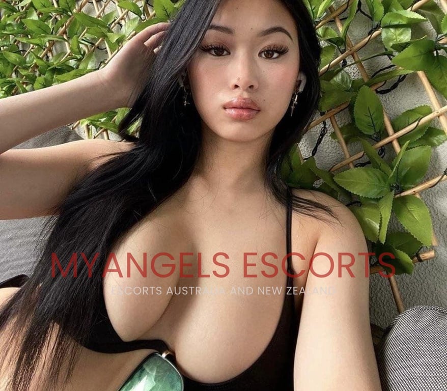 Photo 2 / 3 of Sardony