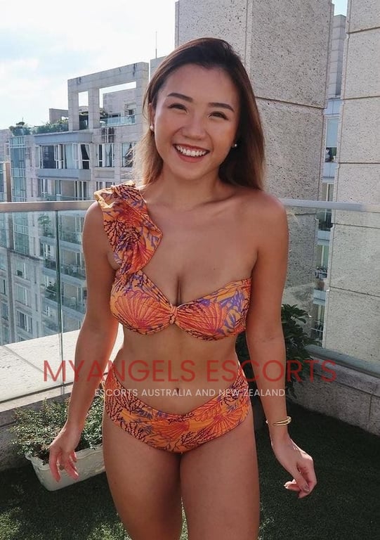 Photo 2 / 4 of Moona