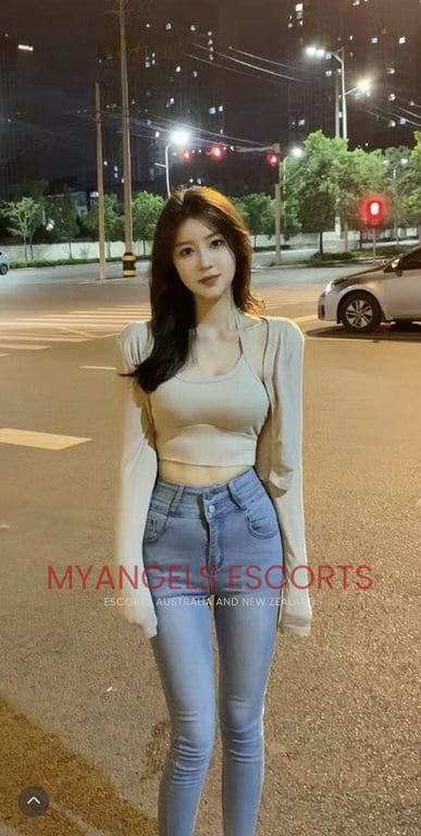 Photo 2 / 4 of Hannah