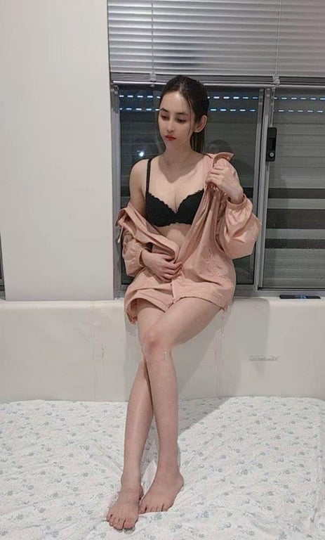 Zoe, 21yo Vietnamese D cup massage specialist in Perth CBD Australia