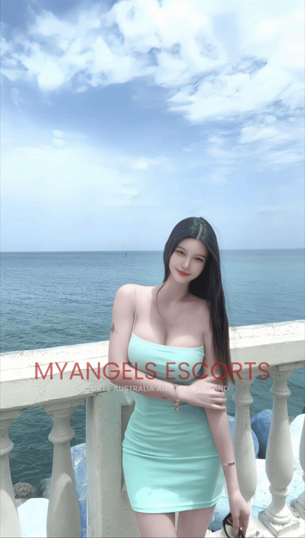 Photo 2 / 6 of Sophia 